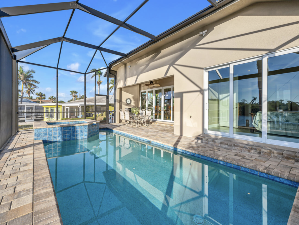 Canal-Front Gorgeous Vacation Home in Naples with Pool